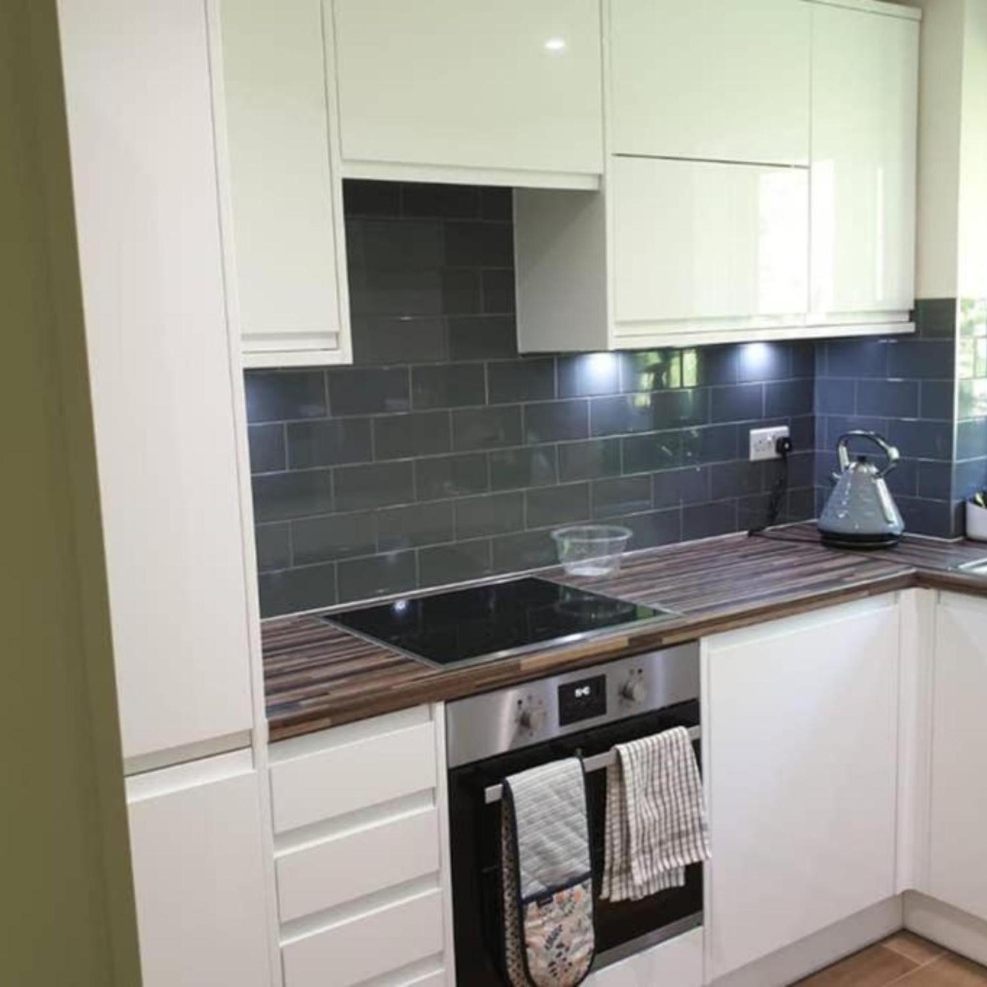 2-Bed Sleeps 4 Comfy For Contractors With Free Parking In Crawley Near Gatwick Manor Royal Refurbished Διαμέρισμα Εξωτερικό φωτογραφία