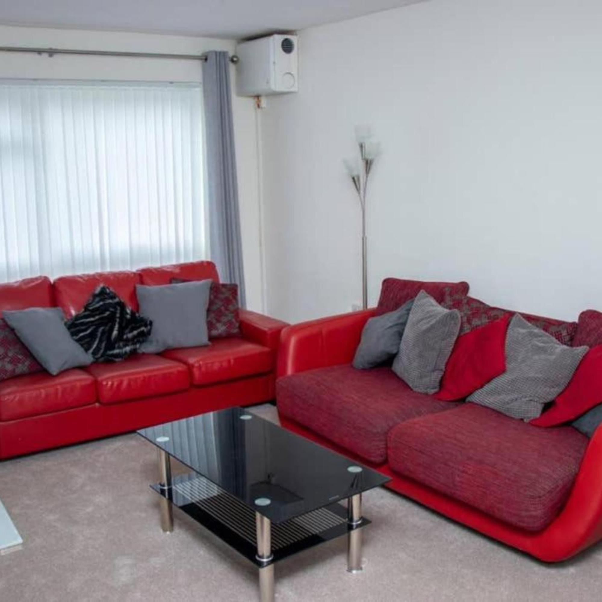 2-Bed Sleeps 4 Comfy For Contractors With Free Parking In Crawley Near Gatwick Manor Royal Refurbished Διαμέρισμα Εξωτερικό φωτογραφία